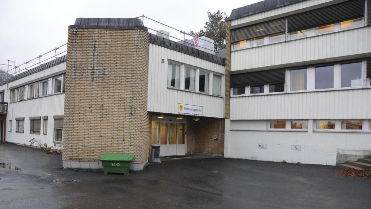 Helseavdelinga med fysioterapilokale ligg i fyrste etasje på kommunehuset i Treungen. Båe