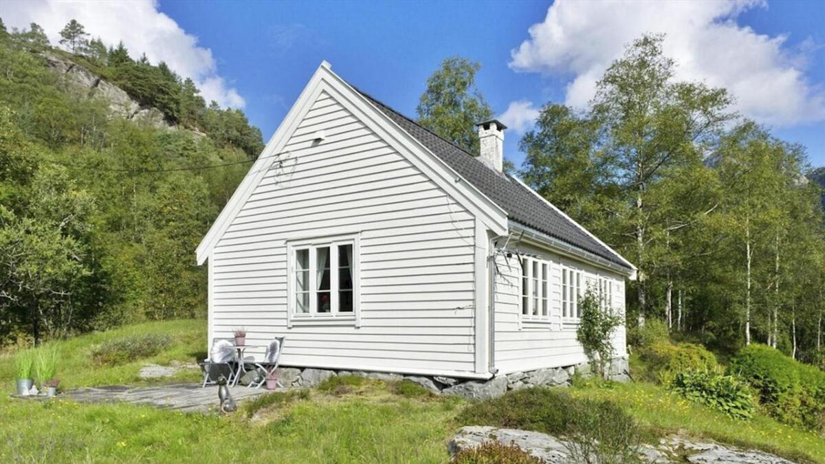 Den gamle skulebygninga i Håvik er vorten brukt som fritidsbustad dei siste 50 åra, men ber framleis preg av å ha vore nettopp eit skulebygg.