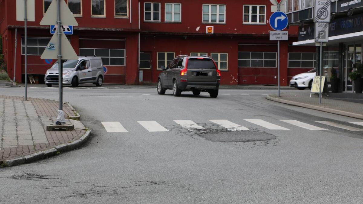 Ein tredjedel av bilistane svinga til venstre i Os & Fusaposten sin stikkprøve ved Lunehjørnet onsdag.