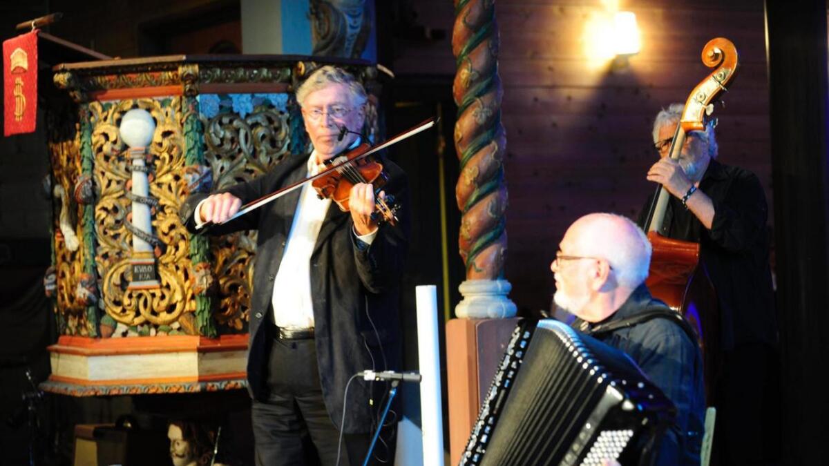 Sven Nyhus kvartett avslutta kyrkjekonserten med «Bergrosa».