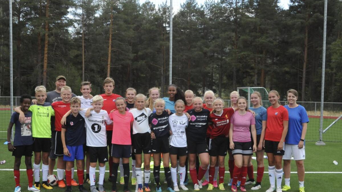 Gjengen frå Seljord ser verkeleg fram til Norway Cup-festen som alt byrjar på sundag for jentelaget.				                    Alle