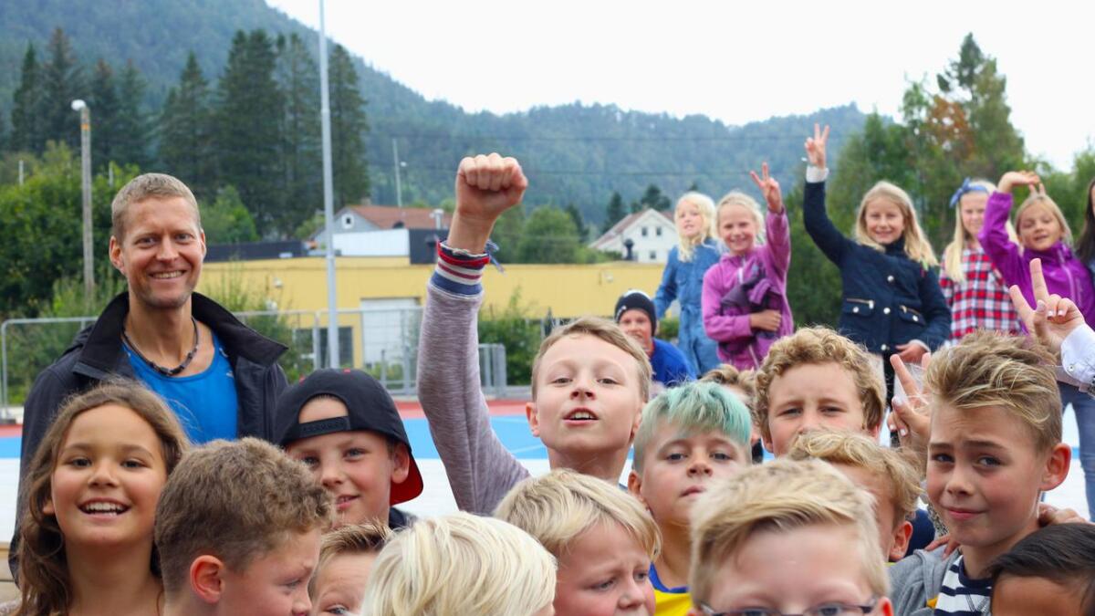 Erik Tysse kjem heilt sikkert til å bidra i friidrettsmiljøet på Friplassen i tida framover. Gjengen på Søfteland skule håpar i alle høve det.