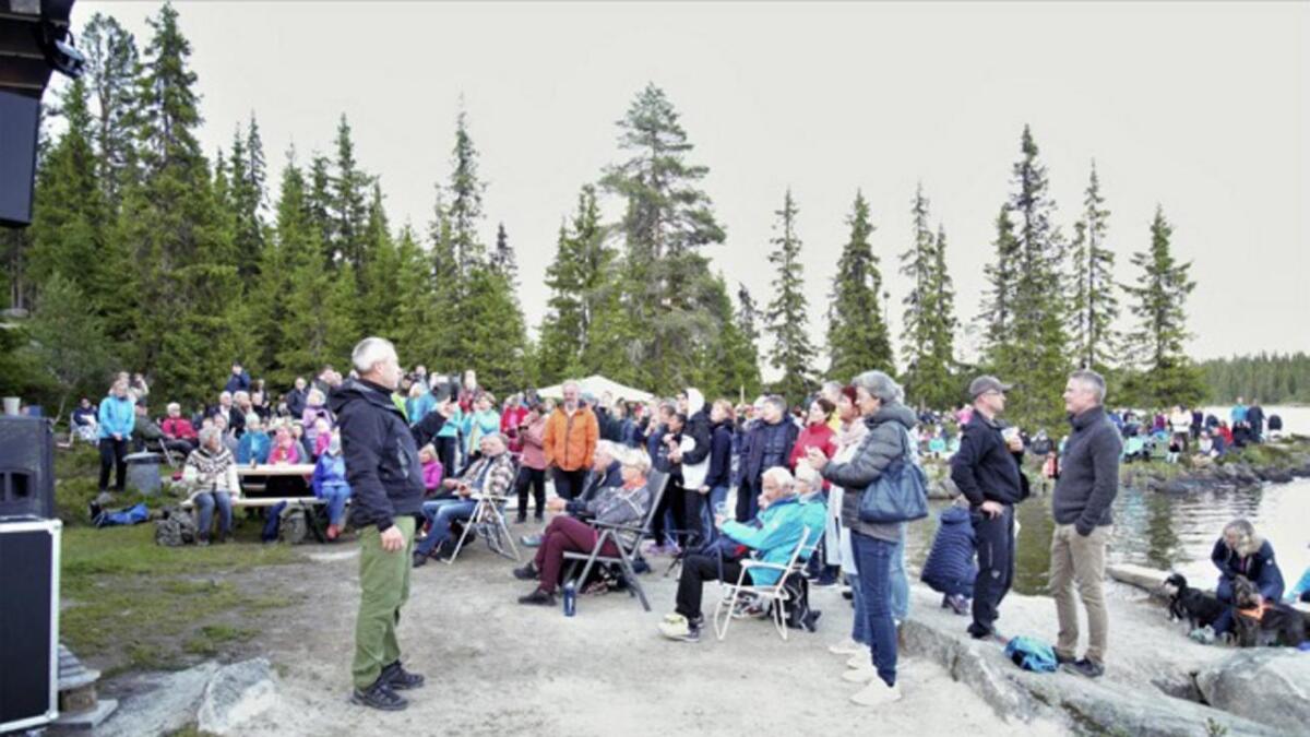 Med over 290 besøkande i helga, ønsker Buvasstølan sti- og løypelag å gjera det til ein tradisjon med sommarkonsert på Buvatn brygge.