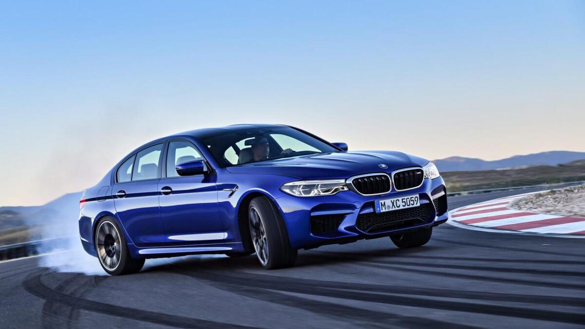 Sjølv med firehjulstrekk skal det vere mogleg å liggje breitt med den nye BMW M5.