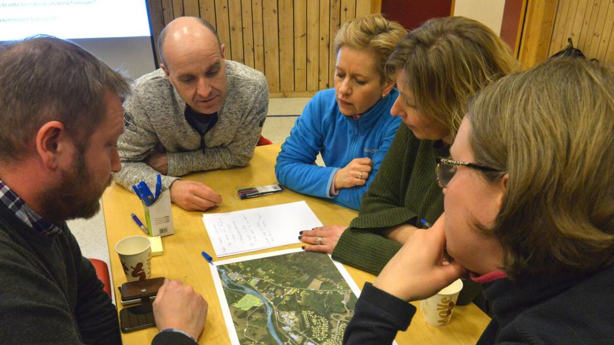 Denne gruppa fremma mange gode forslag til kommunen. F.v. Stian Møllerplass, Ove Engene, Ann Elisabeth    Nes, Norunn Rivedal og Irene Markegård.