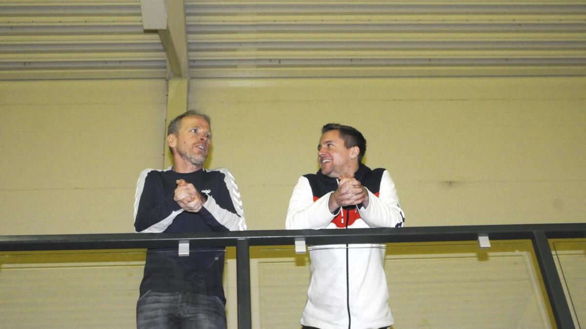 Ove Taraldlien (t.v.) og Knut Magne Momrak synest det er morosamt at Fyresdal har fått sitt eige futsallag.