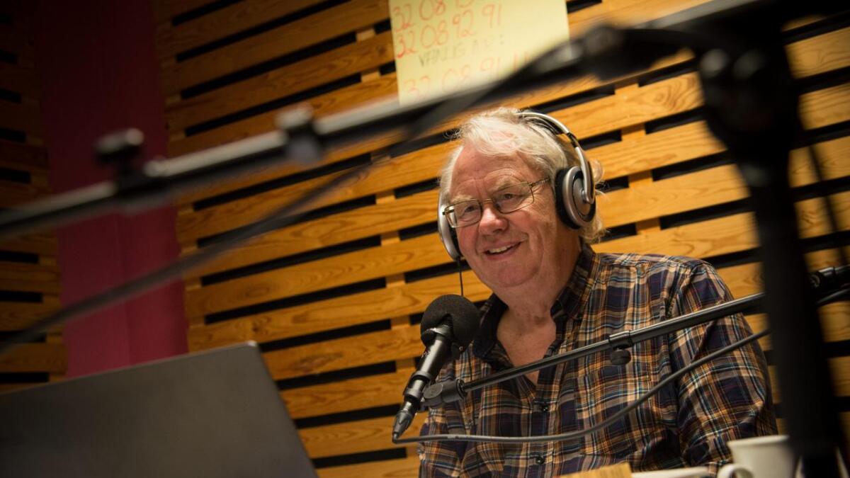 Knut Medhus har vore redaktør og ei kjent stemme i Radio Hallingdal i 34 år. I 2020 takkar han for seg.