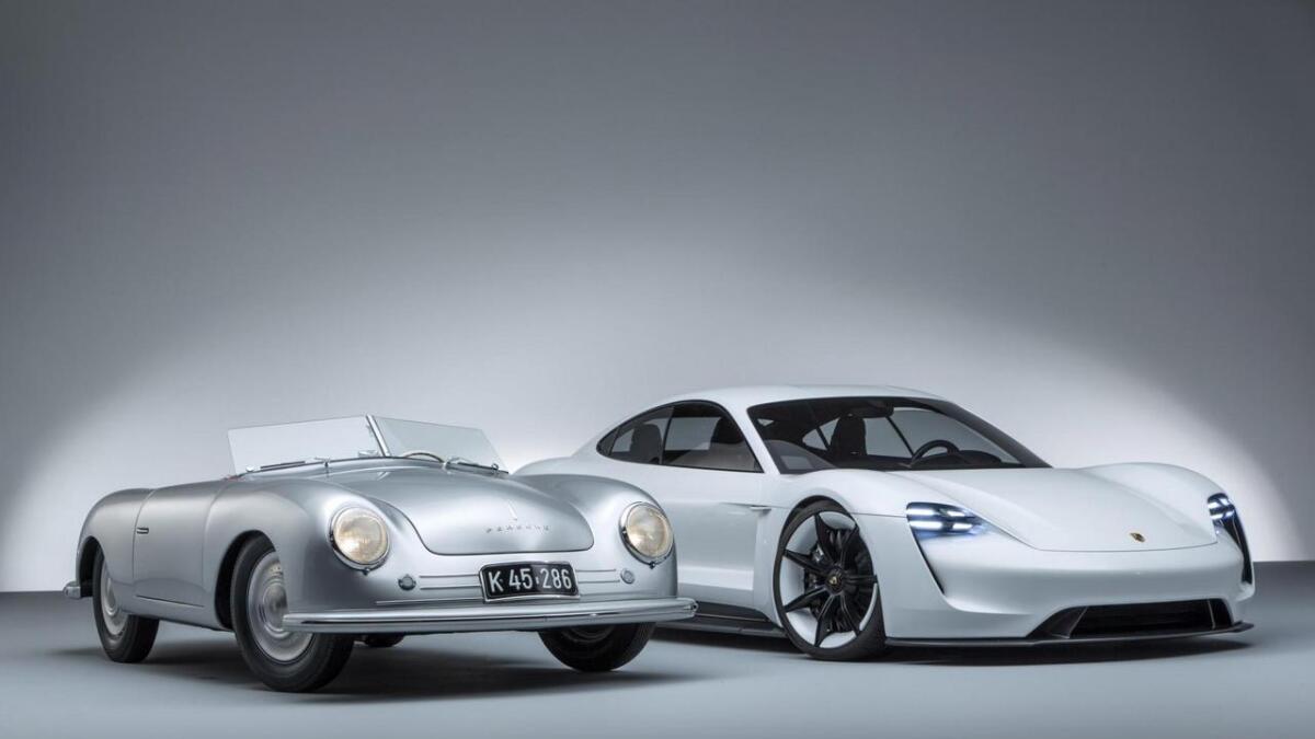 Det er i år 70 år sidan Porsche presenterte sin første modell, 356. Her ved den kommande elbilen, MissionE.