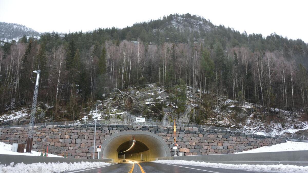 Her på Århus-sida blir tunnelen opna om tre veker.