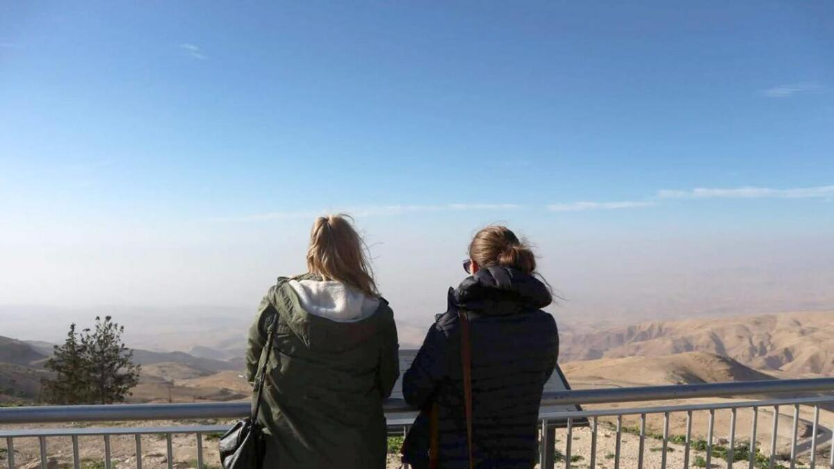 Hit, men ikkje lenger. Frå Mount Nebo kan ein sjå over til Jeriko, på Vestbreidda, Palestina. Fleire nordmenn som skulle vere følgje i Kirkenes Verdensråds program – EAPPI, vart nyleg nekta innreise til Israel.