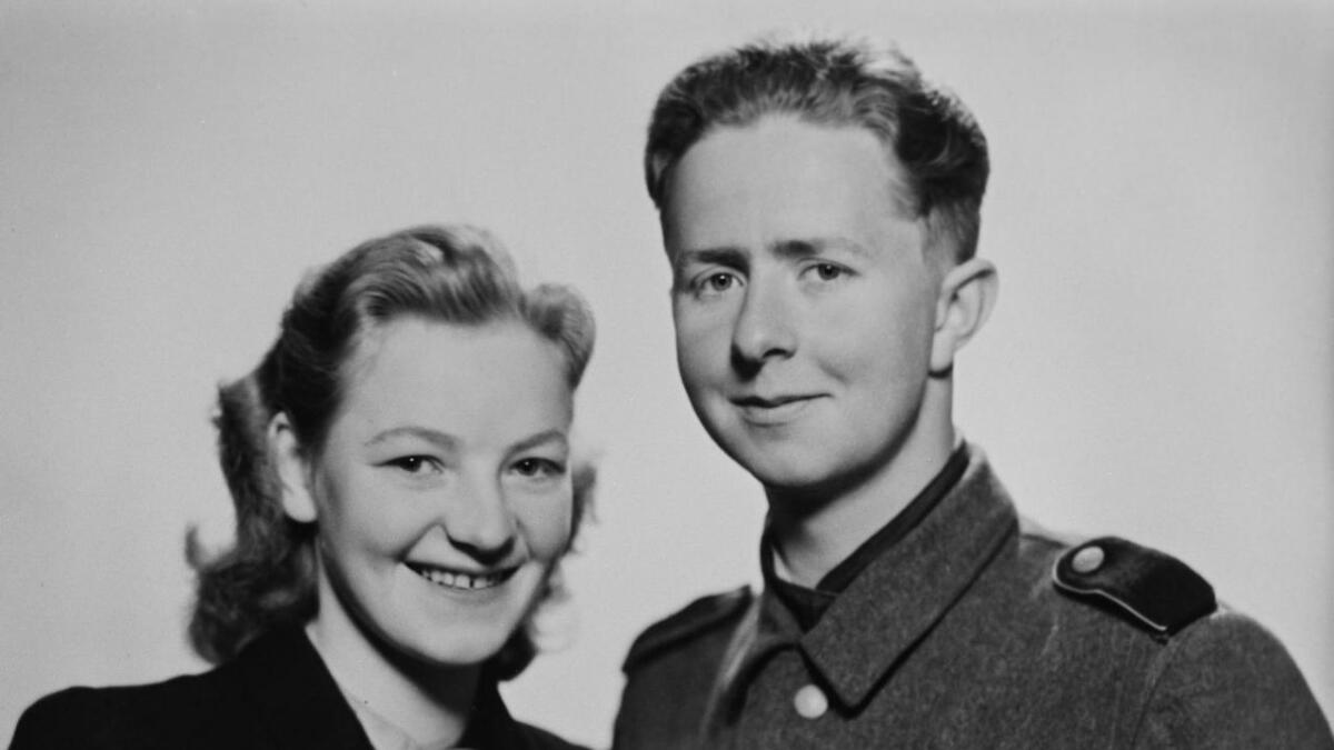 Einar Sundve verva seg som frontkjempar våren 1943. Dette biletet er frå då han gifta seg 7. mai 1943 i SS-uniform.