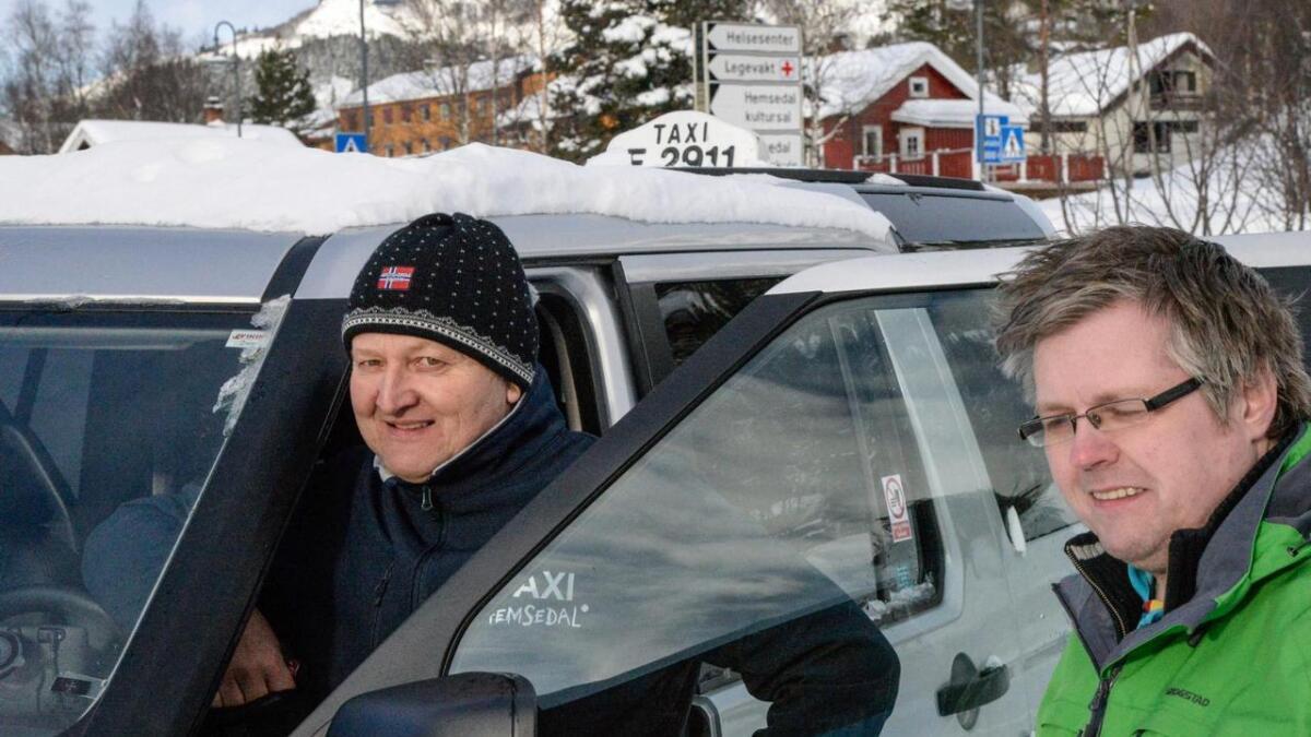 Jan Roger Wølneberg og Helge Hafsås meiner styresmaktene bør behalde reguleringar for drosjene i distrikts-Norge. Dei trur det er viktig får at lokale aktørar skal ha eit driftsgrunnlag, og i neste omgang at folk i distrikta skal ha eit drosjetilbod når dei treng det.
