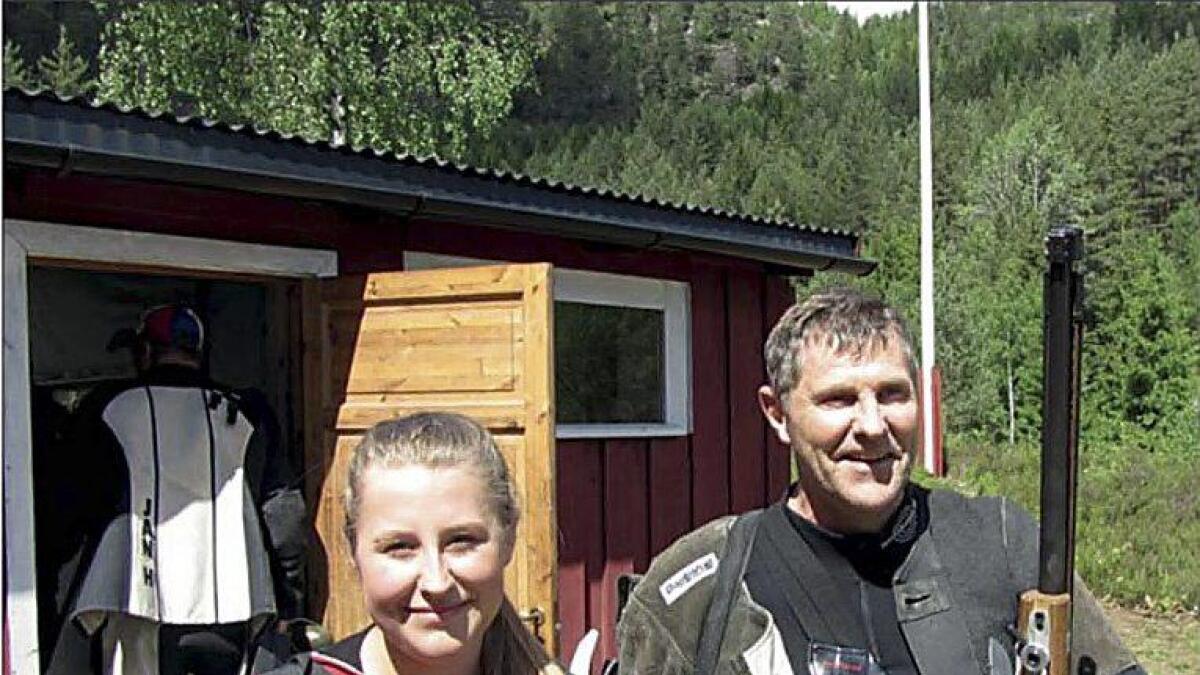 Ingebjørg Slåtta og bestefar Halvor Loftsgarden er blant dei som i dag er på plass på Landsskyttarstemnet.