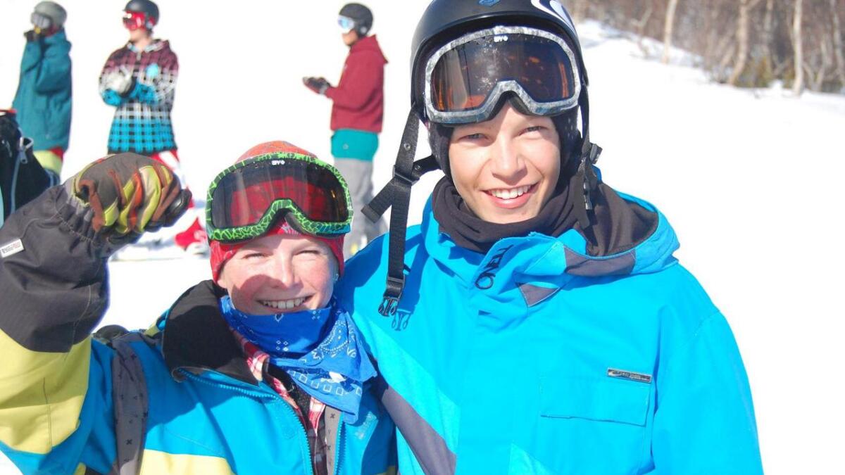 Robert André Ruud (14 år) t.v. og Øystein Bråten (14 år) tok dei to fyrste plassane i yngre junior under NM i slopestyle på Oppdal i 2009.