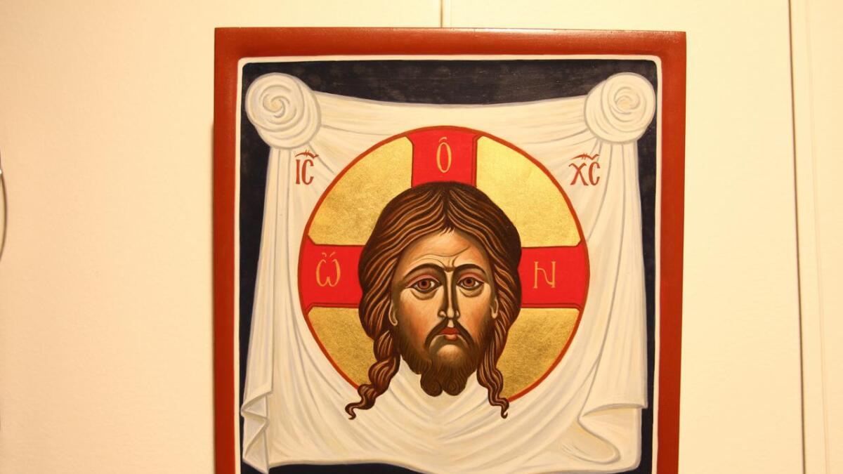Ifølgje ein teori vart dette ikonet laga som ein kopi av det-av-ikkje-hender-målte-ikon som vart teke frå Konstantinopel av krossfararar då dei plyndra byenl. Dei tok det med til Torino, og i dag er det betre kjent som nettopp; likkledet i Torino.