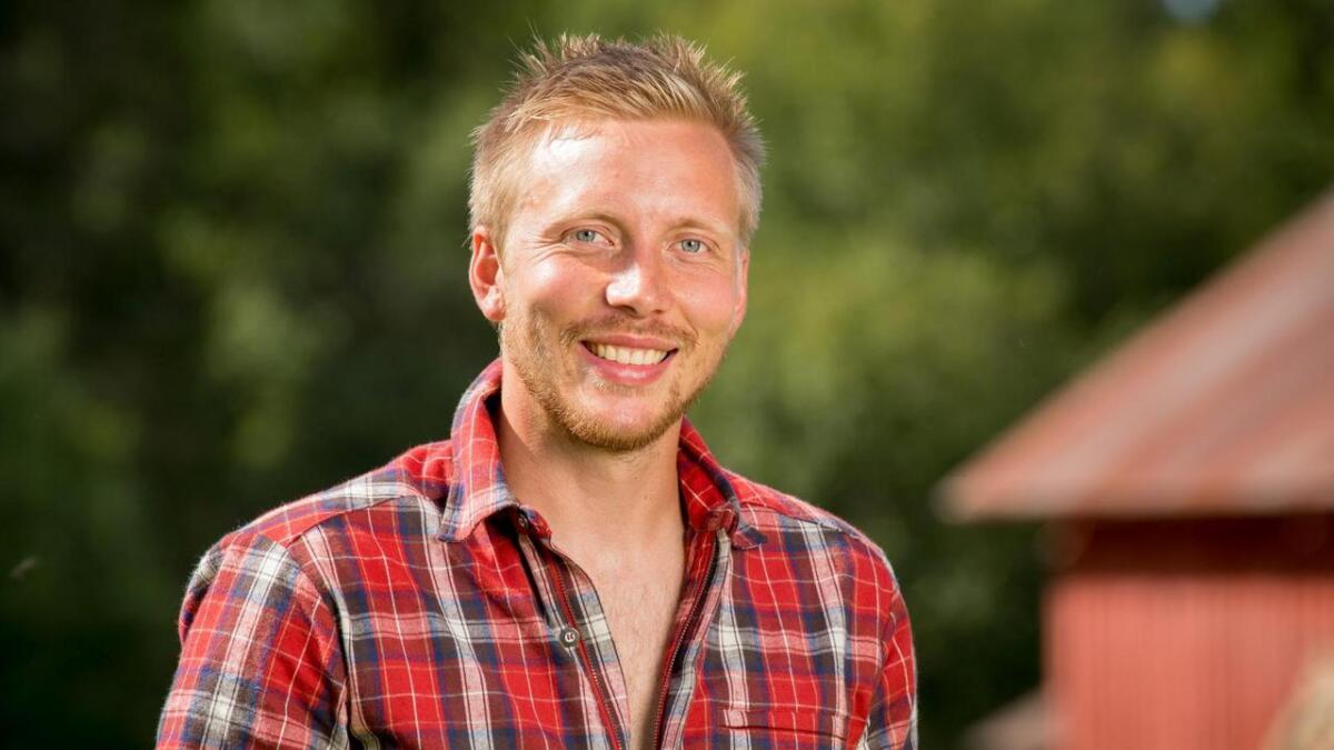 Kjetil Nørstebø som no er sikra plass i finalen av Farmen 2018, fekk årets dialektpris av Numedal Mållag.