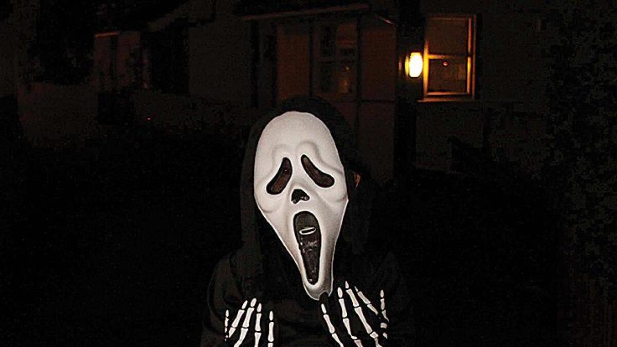 Om ein liker det eller ikkje – i kveld er det Halloween. Denne kvelden er det mange barn i mørke gater – på jakt etter godteri. Dei fleste utan refleks!