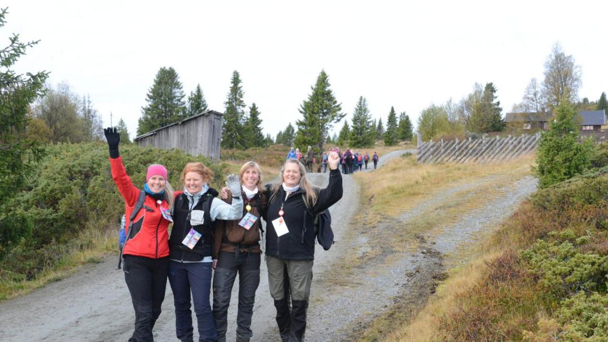 Lise Solberg Hansen, Ingunn Vestly Thorvaldsen, Marianne Sætren og Karin Siebenlist frå Andebu i Vestfold var fire av 184 som gjekk Kjerringsleppet. Her frå starten laurdag morgon.
