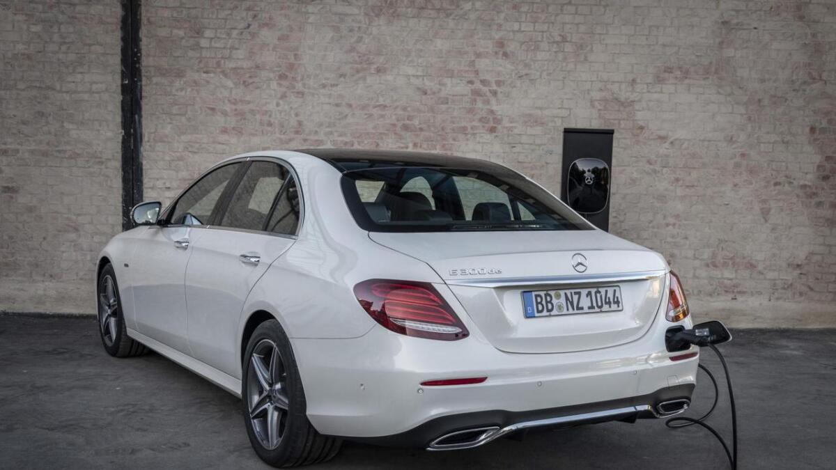 Mercedes-Benz E-klasse kjem som ladehybrid, både i kombinasjon med bensin- og dieselmotor.