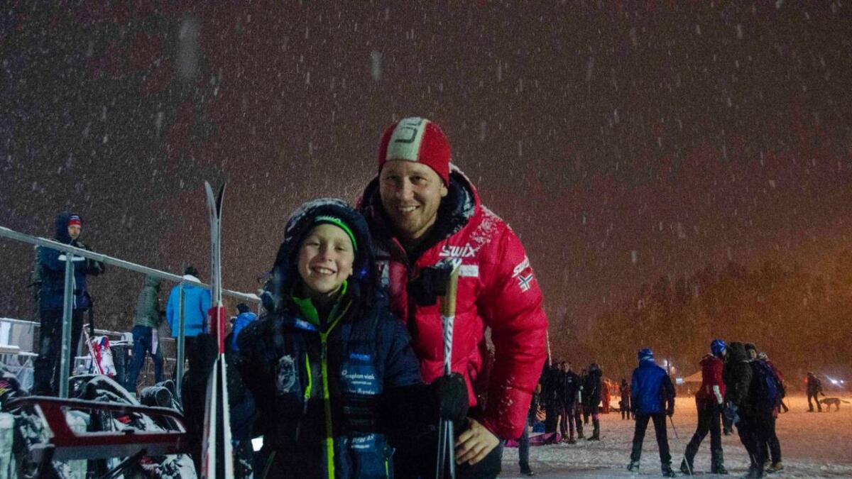 Brede Roløkken Tretterud og far Bjørn Herbrand Tretterud. 8-åringen er ein ivrig kar som likar aller best å gå på ski.
