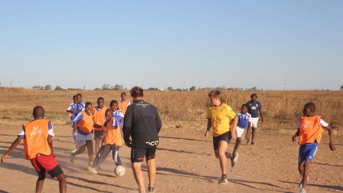Det vart mange fotballkampar på barneheimen i Gweru.