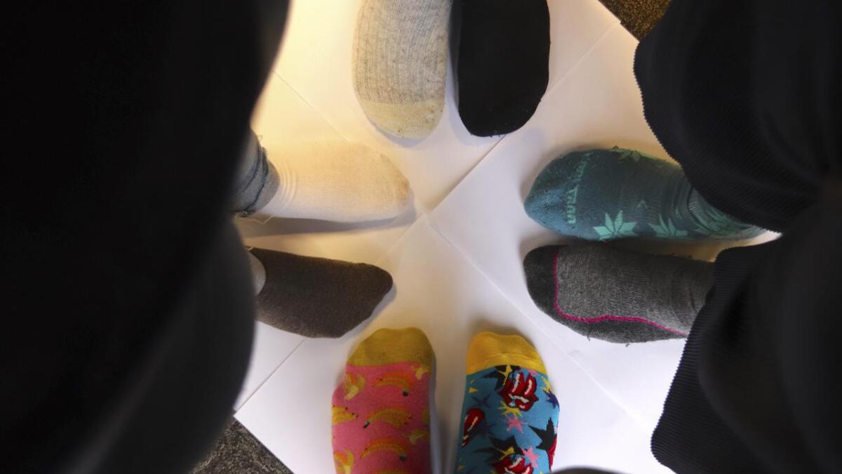 Det er mange ulike sokkar i Os & Fusaposten sitt lokale i dag.