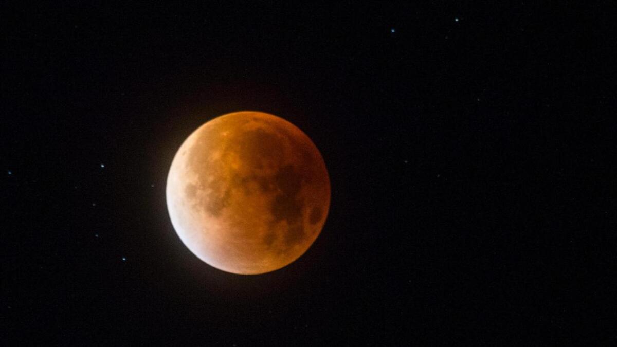 Det er ikjke ofte ein får oppleva total måneformørking. Dette biletet syner ein såkalla blodmåne, og er teke 15. september 2015.