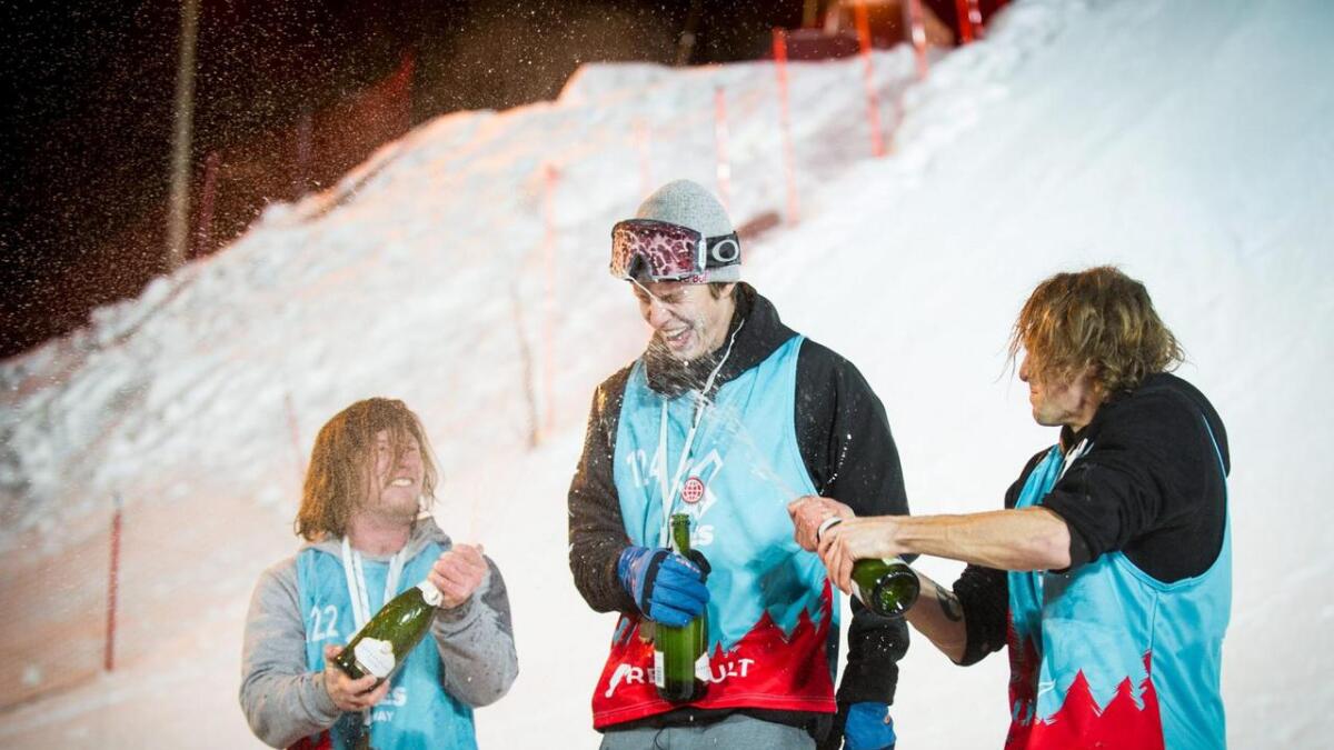 Øystein Bråten vann X-Games i Hafjell i fjor føre James Woods (t.v.) og Nick Goepper (t.h.), som dusja vinnaren i champagne.