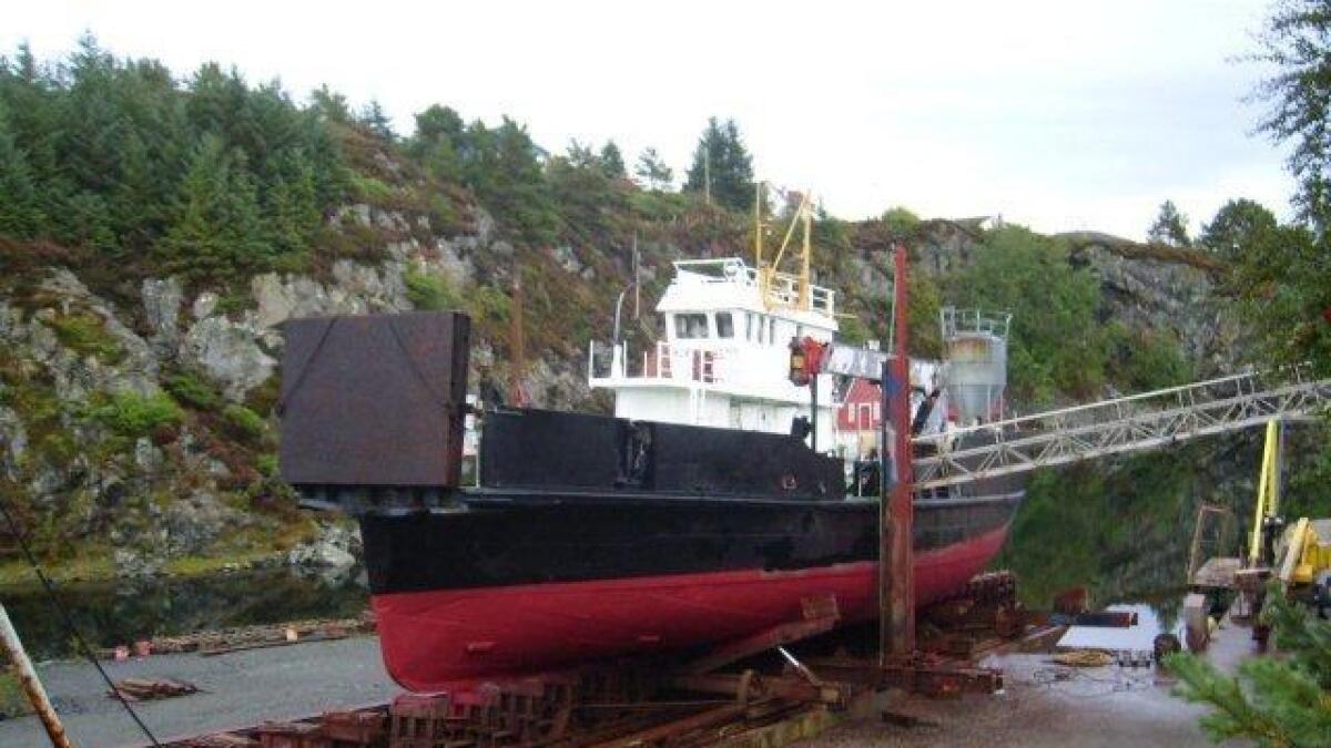 MS Bjørn West på slipp. Båten fekk vernestatus i 2011, og veteranbåtlaget på Sunde i Kvinnherad vedlikeheld det gamle krigsskipet etter beste evne.