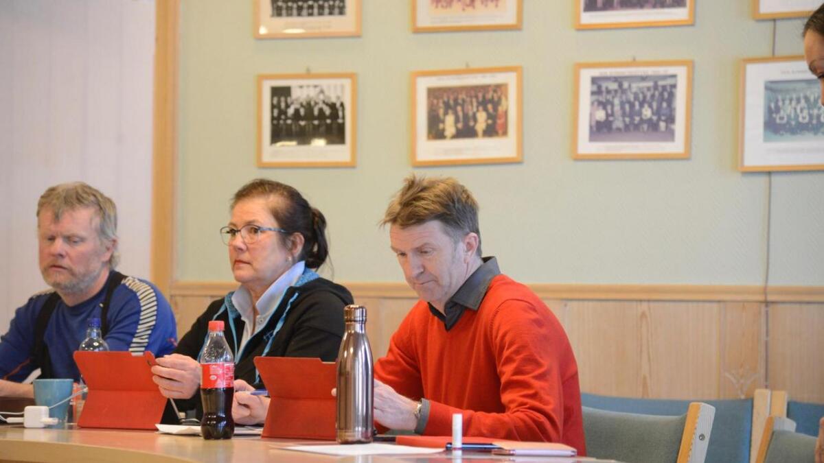 Arbeiderpartiets Erik Kaupang (t.h.) foreslo å fjerne prinsippa for bruk av eigedomsskatt.