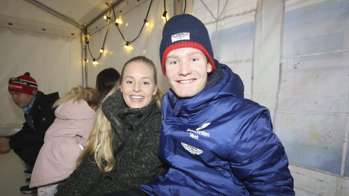 Sverre Lunde Pedersen tek ikkje med seg skøytene på ferieturen med kjæraste Ingunn Trædal. - Dette blir berre avkopling, seier vinterens OL-helt.