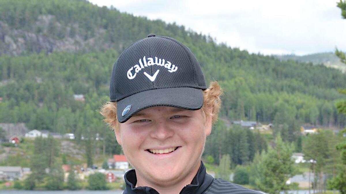 Vemund Sanden Tørdal elskar golf, og trenar mykje for å bli så god som mogleg.