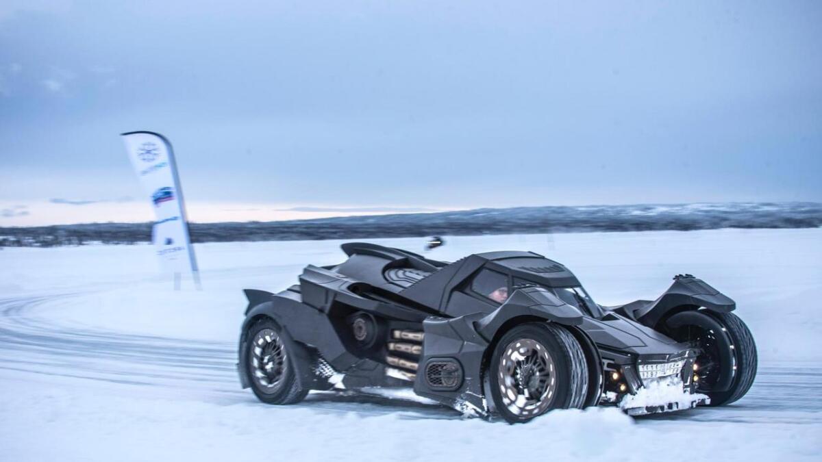 Batmobilen er ein ombygd Lambourghini med spesiallaga karosseri av karbonfiber.
