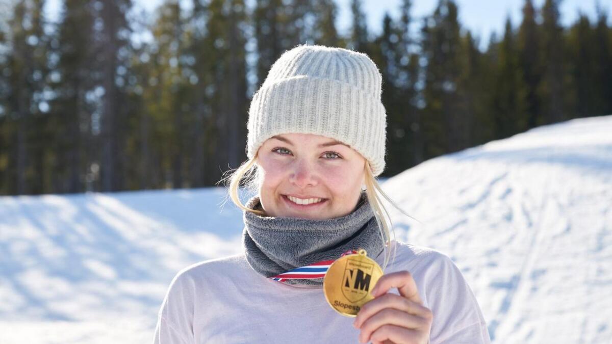 Stine Espeli Olsen vart noregsmeister i slopestyle for junior i vinter.