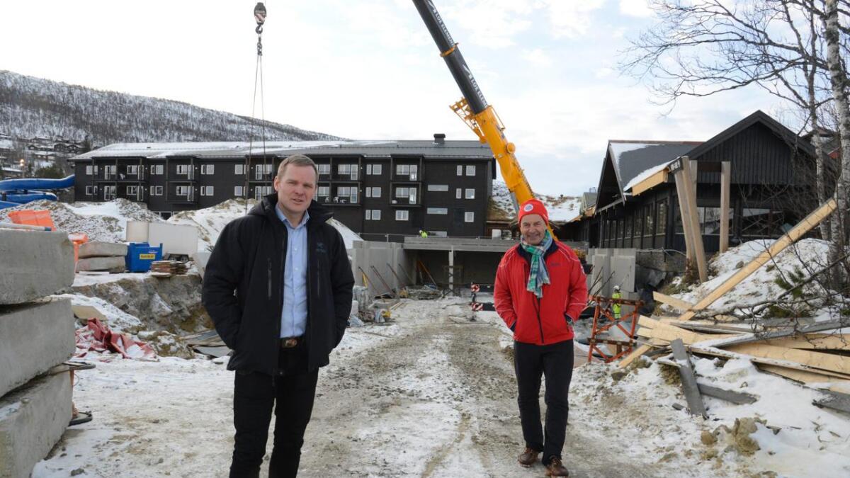 Investor og hotelleigar Pål G. Gundersen (t.h.) har dei siste åra satsa på ei storstilt utbygging av Vestlia Resort, saman med direktør Roger Espeli.