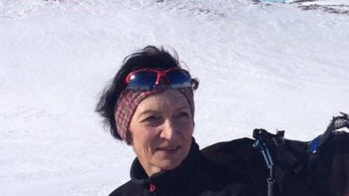 Bente Molin Kongsgård har grunn til å vera stolt av hunden sin som fann ein forkomen hund under ein skitur.