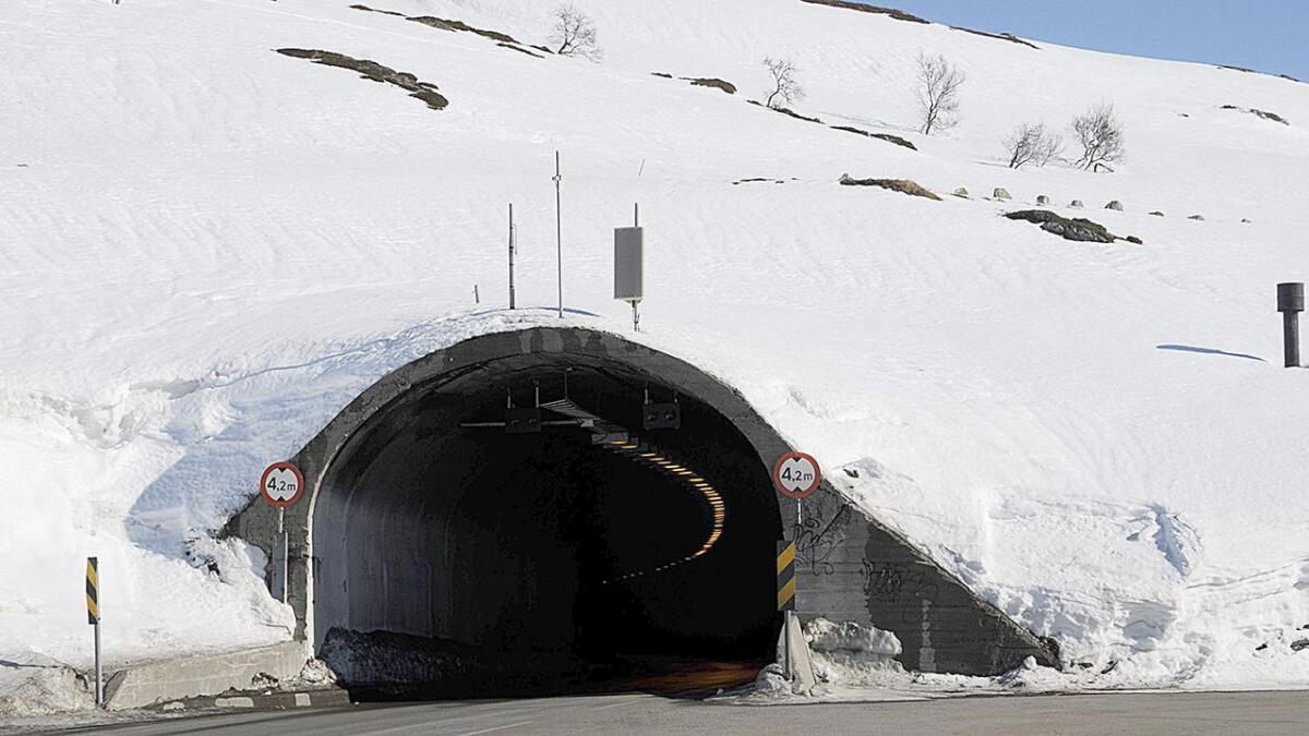 Vedlikehaldsarbeidet på tunnelane på Haukelifjell er utsett med eitt år.
