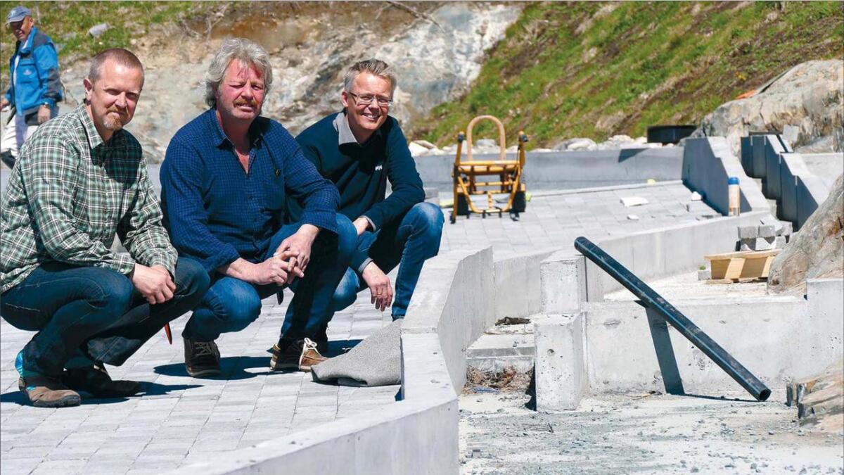 1. juli opnar miniatyrversjonen av Telemarkskanalen. Formidlingsansvarleg Tilman Hartenstein (t.v.), prosjektleiar Karl Endre Bjerk og museumsdirektør Dag Rorgemoen gler seg.