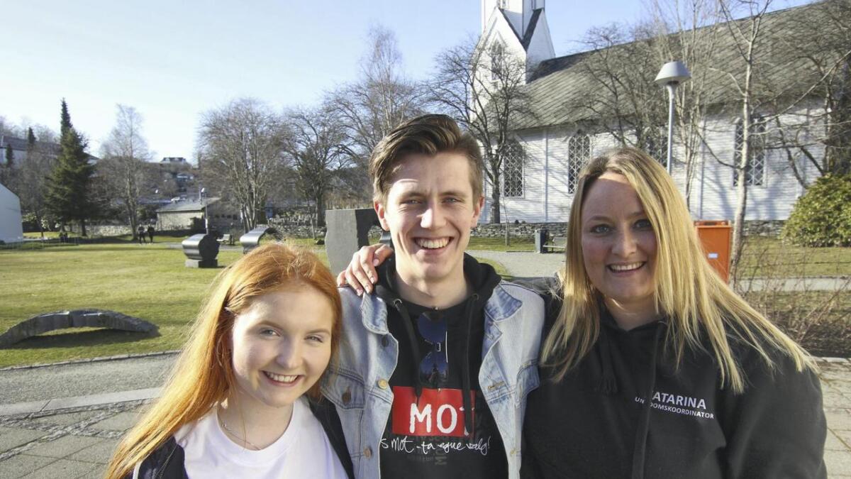 Marthe Vågenes Solheim, Steffen Vestheim Sævdal og Katarina Brikeland kom frå Radøy for å fortelja om suksessen til ungdomsrådet og ungdomsklubben i kommunen.