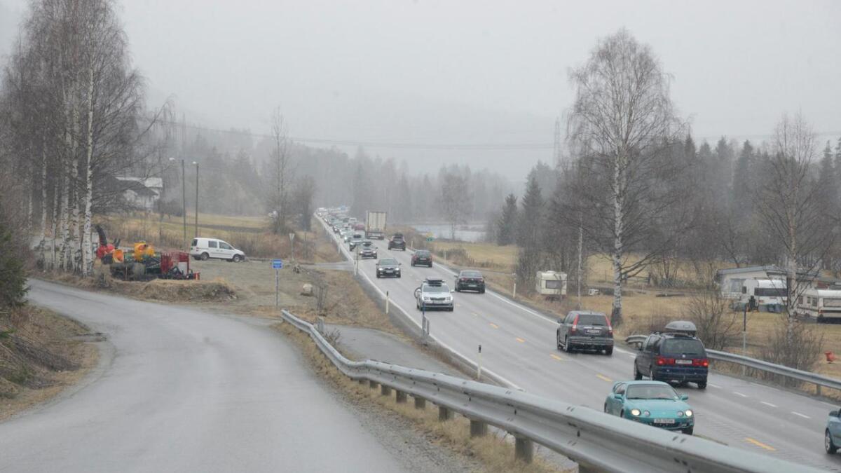 Det var som vanleg mykje trafikk på Rv7 første påskedag. Her på Sjongsletta i Nes.