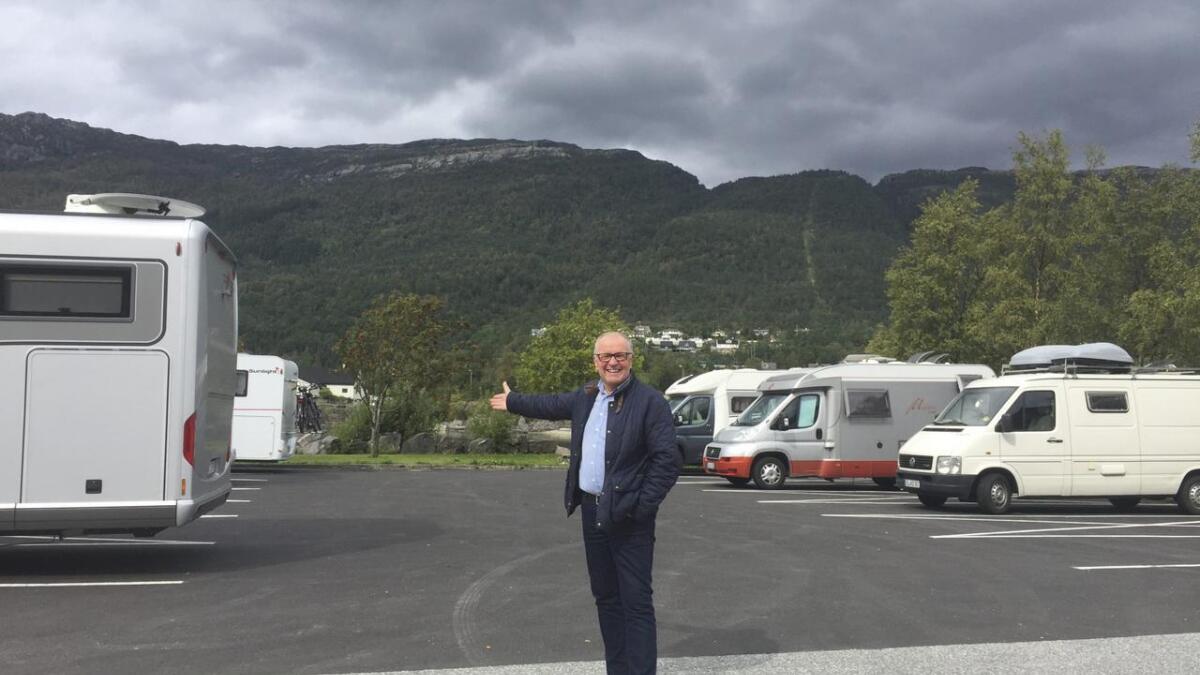 Den nye bubilcampen i Eikelandsosen har vore svært godt besøkt denne sommaren. Ordførar Atle Kvåle meiner det er viktig å leggja til rette for besøkande i Fjorden sentrum.