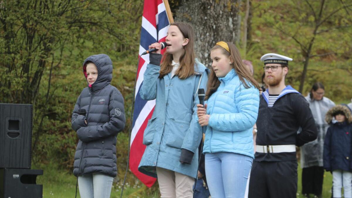 Alida Lyssand, Oda Rådmannsøy Lunde og Pernille Fimreite song «Til Ungdommen».