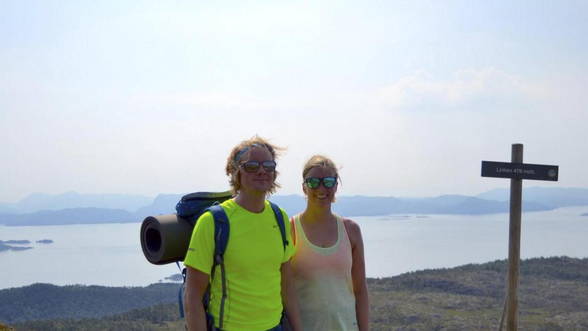 Håkon eriksen og Cecilie Tangås drog til fjells grunna den steikjande varmen. Her er dei på Linken.