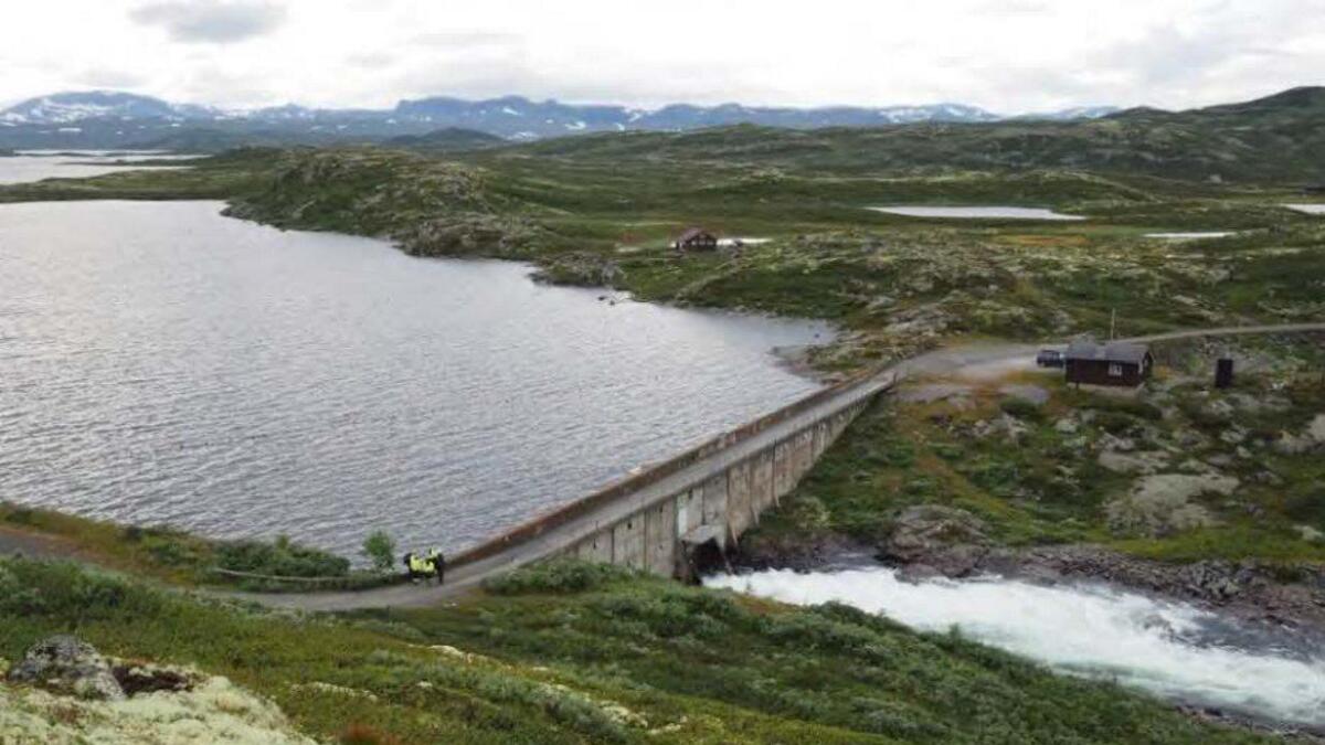 Mjåvatn-dammen vart bygd i 1947–1948. I sommar startar arbeidet med å bygge ein ny nedanfor den gamle.