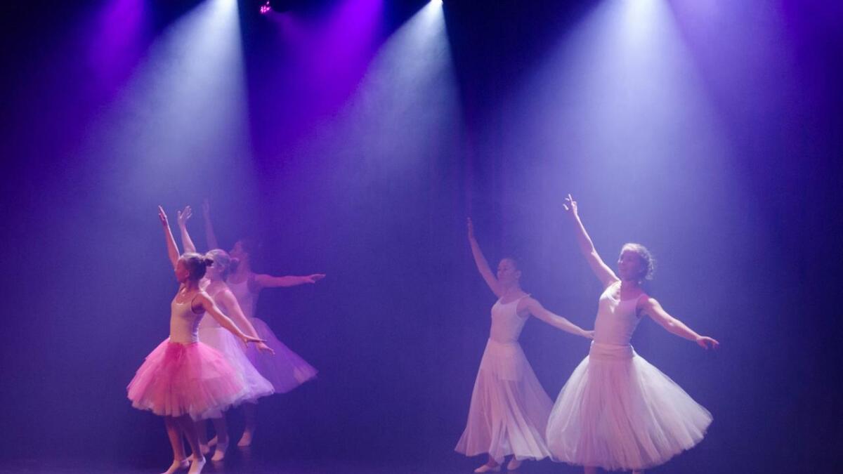 Danseelevane i Nes og Flå meistrar både samtidsdans, jazzdans og urban hiphop, men også klassisk ballett.