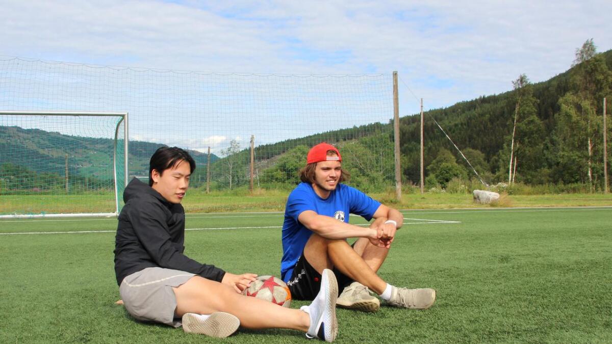 Fotball har vore ei interesse heile livet. No vil Kjell Sung og Anders Mastrup gjere ein karriere ut av det.