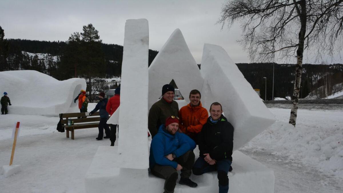 Kompisgjengen Lasse Kjær Poulsen, Mike Danielsen, Lasse Gissel og Janik Nielsen frå Århus i Danmark vann stor kube med verket «Tip of the Winter».