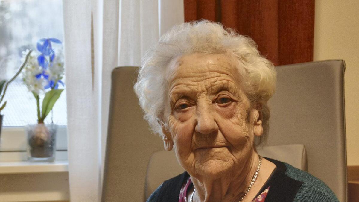 Anne Marie Moland (103) er nøgd med fin utsikt frå rommet på Nestunet.