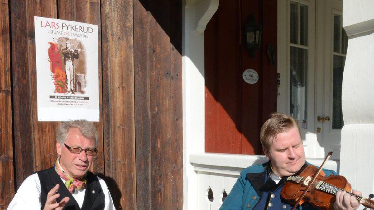 Hallgrim Berg fortel og Per Anders Buen Garnås spelar.