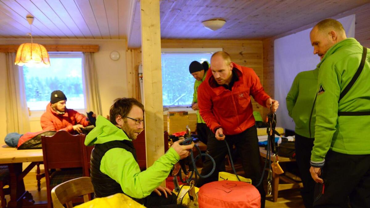 Langfjella Alpine Redningsgruppe (LAR) har medlemer med høg kunnskap om klatring og fjellredning. Jørgen Aamodt i Hemsedal (t.v.) er ein av desse.